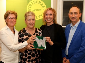 v.l.n.r.: Kinderhospiz Netz GF-Obfrau Sabine Reisinger - Wien Holding-GF Sigrid Oblak - gabarage-Obfrau Gabriele Gottwald Nathaniel - Fundraising Verband Austria-GF Günther Lutschinger